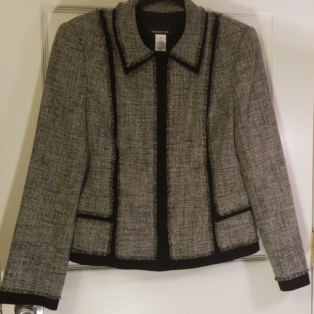Jones of New York sz 10 black trim, gray material